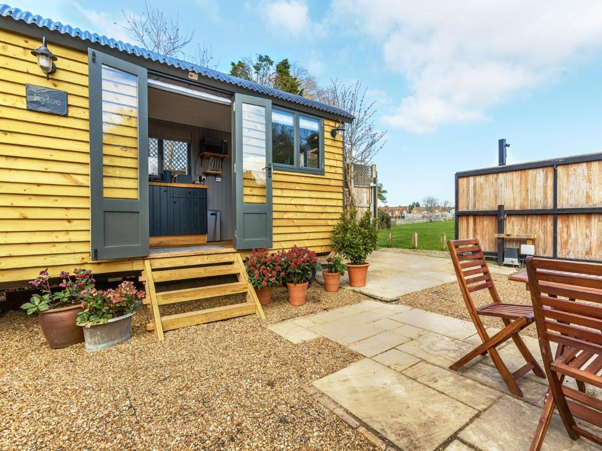 Pass The Keys Whitstable Shepherds Hut Minutes From The Harbour Villa Dış mekan fotoğraf