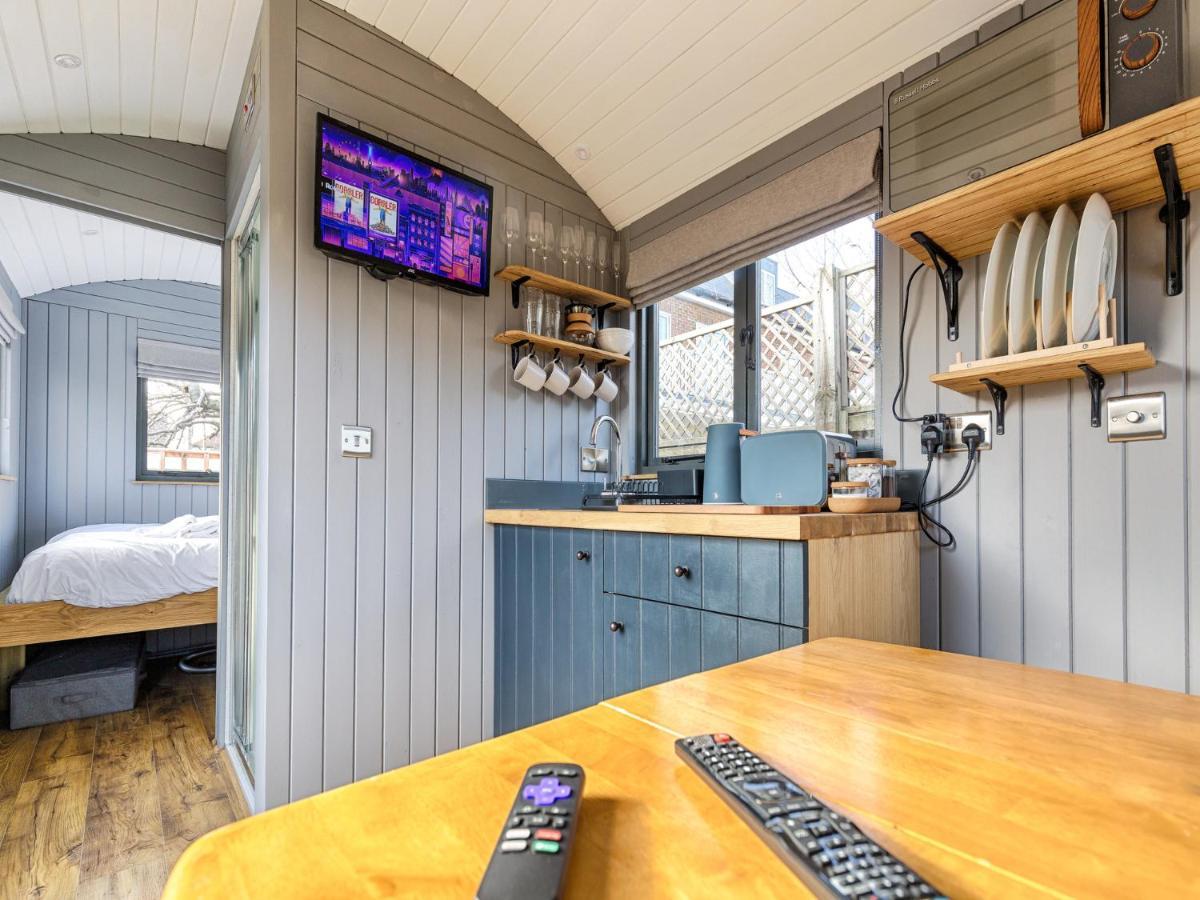 Pass The Keys Whitstable Shepherds Hut Minutes From The Harbour Villa Dış mekan fotoğraf